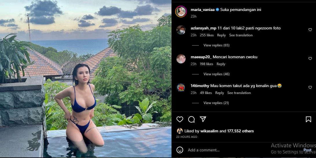 Maria Vania Pose Pakai Bikini Di Kolam Netizen Boleh Pegang Gak Sih