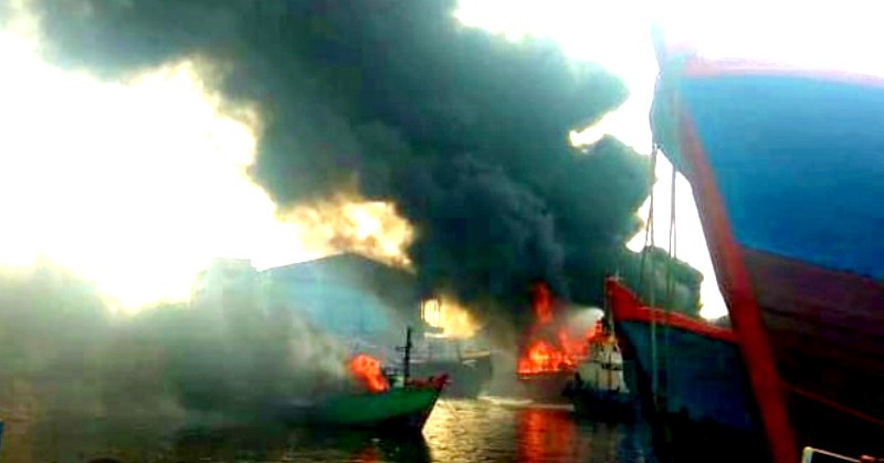 18 Kapal di Pelabuhan Muara Baru Hangus Terbakar