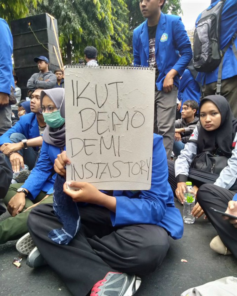 25 Poster Dan Spanduk Lucu Saat Aksi Demo Mahasiswa