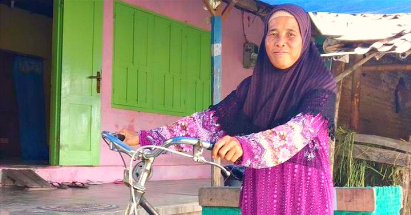 Setelah 28 Tahun Menabung, Penjual Kerupuk Ini Berhasil Naik Haji