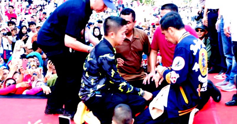 Saat Mengunjungi Kendari, Tangan Jokowi Terluka Dicakar Warga