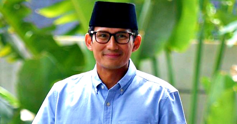 Tak Hadir Bersama Prabowo, Sandiaga Uno Salat Jumat Bareng Anak Lelakinya