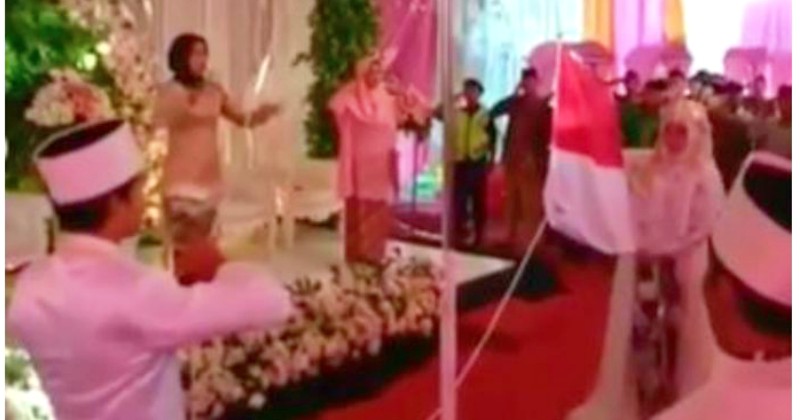 Pengantin Ini Viral Karena Gelar Upacara Bendera Saat Acara Pernikahan