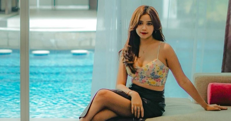 Pose di Kolam Renang, Brisia Jodie Dipuji Makin Cantik dan Hot